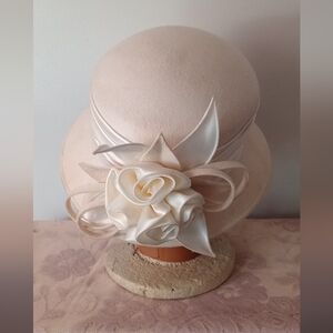 Elegant Cream Women's Hat with Floral Accent